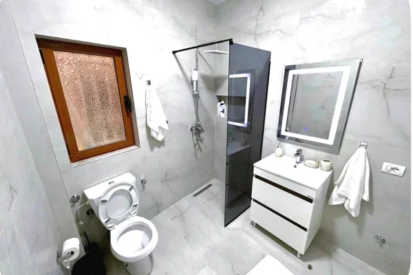 Shtepi me qera Apartament ne Tirane, 2+1, Mobilimi E mobiluar, Pagesa 800  Euro.