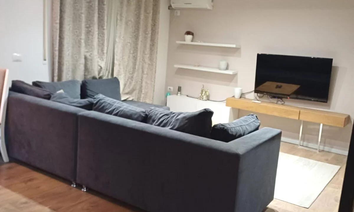 Appartamento in affitto a Tirana 2+1, Arredato