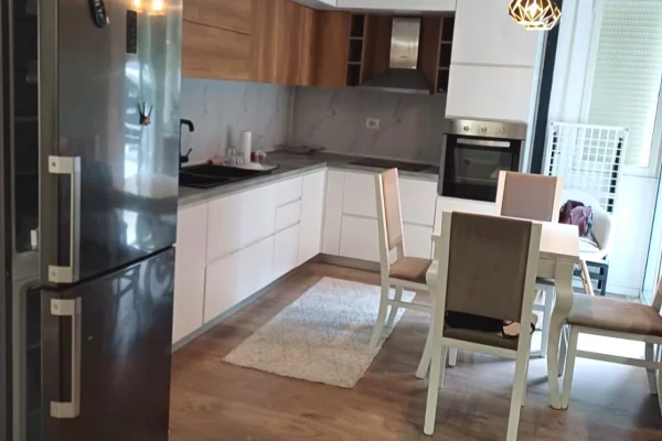 Appartamento in affitto a Tirana 2+1, Arredato