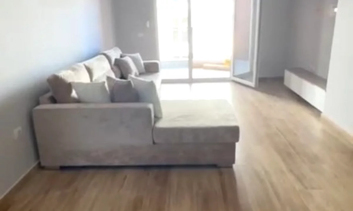 Shtepi ne shitje Apartament ne Tirane, 2+1, Mobilimi E mobiluar, Pagesa 125,000  Euro.