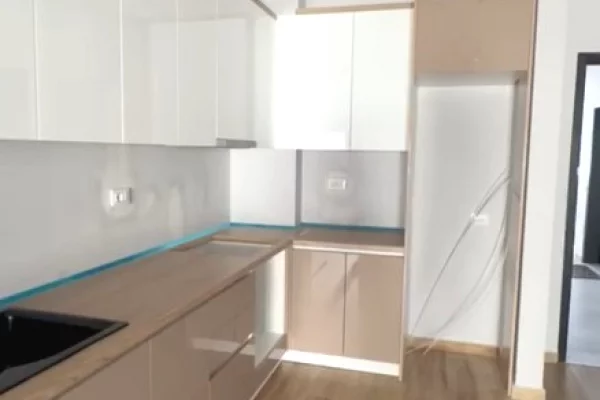 Shtepi ne shitje Apartament ne Tirane, 2+1, Mobilimi E mobiluar, Pagesa 125,000  Euro.