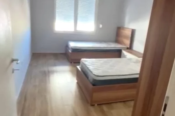 Shtepi ne shitje Apartament ne Tirane, 2+1, Mobilimi E mobiluar, Pagesa 125,000  Euro.
