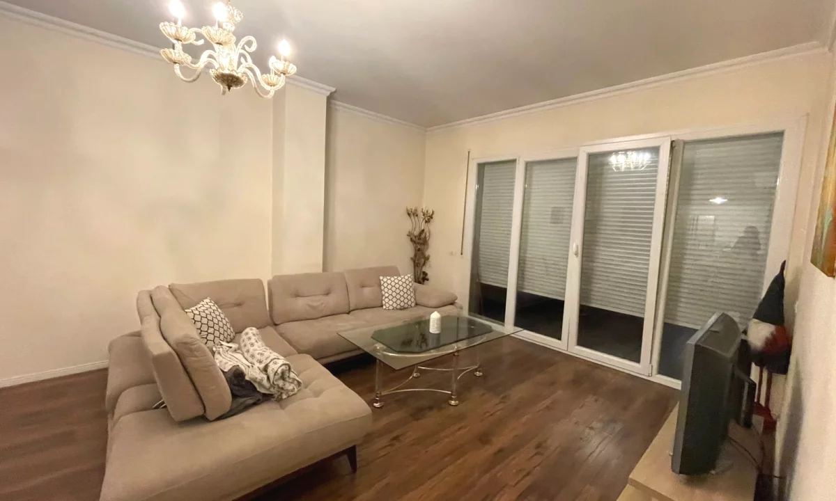 Shtepi me qera Apartament ne Tirane, 2+1, Mobilimi E mobiluar, Pagesa 1,000  Euro.