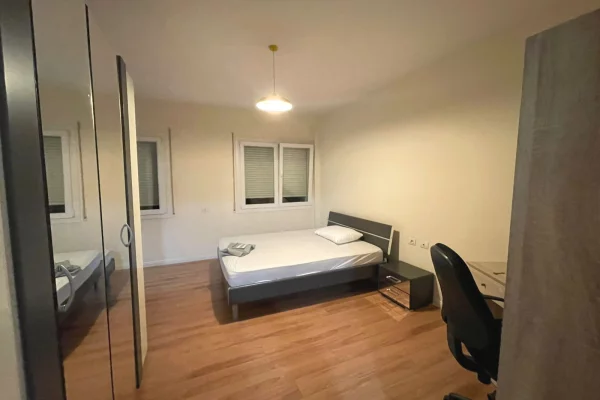 Shtepi me qera Apartament ne Tirane, 2+1, Mobilimi E mobiluar, Pagesa 1,000  Euro.