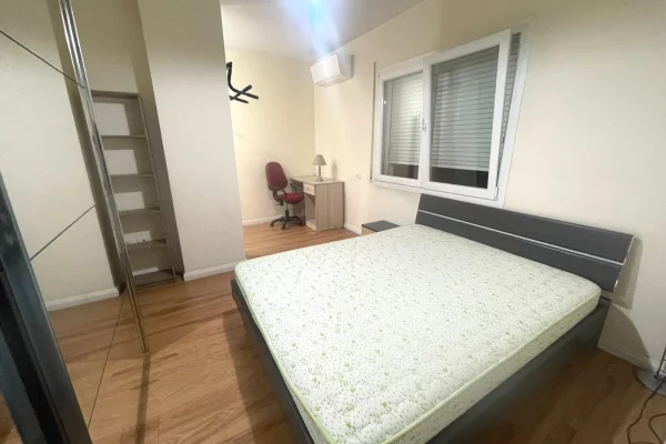 Shtepi me qera Apartament ne Tirane, 2+1, Mobilimi E mobiluar, Pagesa 1,000  Euro.