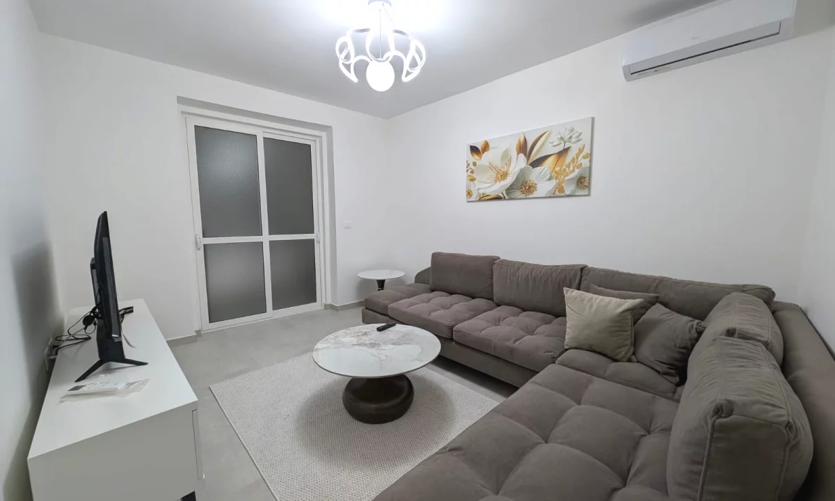 Shtepi me qera Apartament ne Tirane, 2+1, Mobilimi E mobiluar, Pagesa 600  Euro.