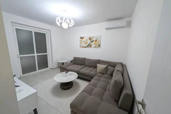 Shtepi me qera Apartament ne Tirane, 2+1, Mobilimi E mobiluar, Pagesa 600  Euro.