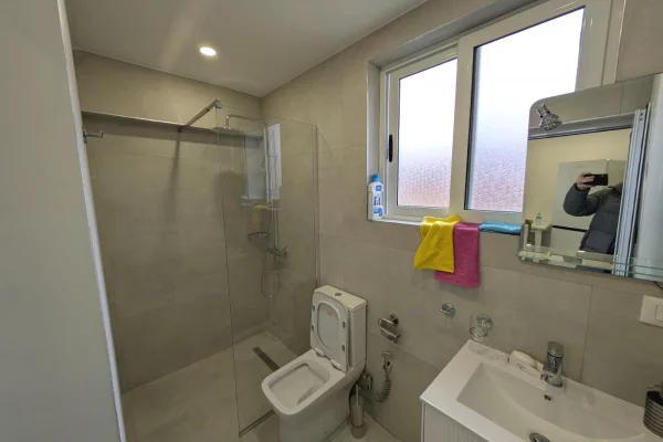 Shtepi me qera Apartament ne Tirane, 2+1, Mobilimi E mobiluar, Pagesa 600  Euro.