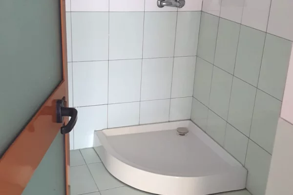 Shtepi me qera Apartament ne Tirane, 2+1, Mobilimi Bosh, pa mobiluar, Pagesa 35,000  Leke.