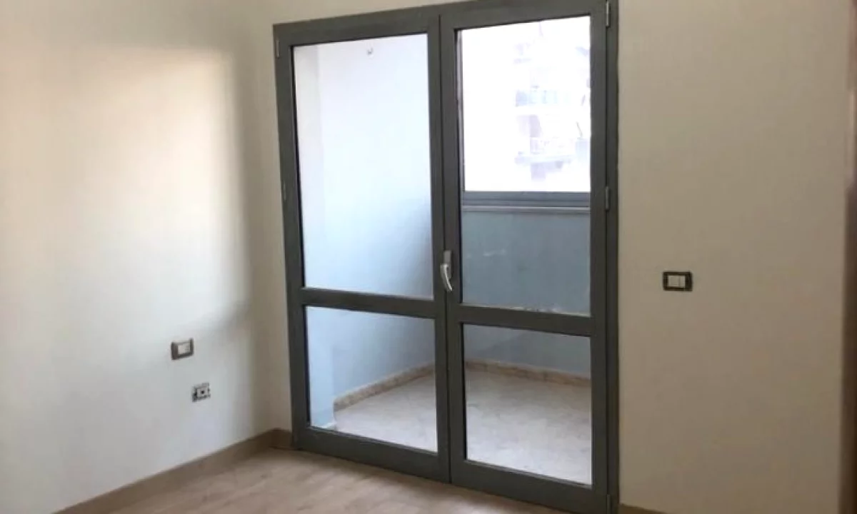 Jepet me qera ambient zyre Te Zogu I zi