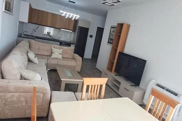 Jepet me qera apartament 1+1 ne  Kamëz