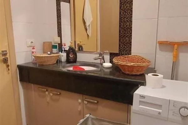 Shtepi me qera Apartament ne Tirane, 2+1, Mobilimi E mobiluar, Pagesa 500  Euro.
