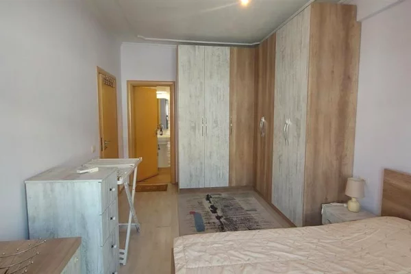 Shtepi me qera Apartament ne Tirane, 2+1, Mobilimi E mobiluar, Pagesa 500  Euro.