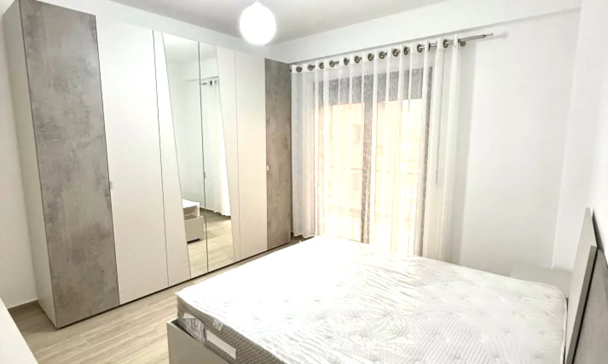 Shtepi me qera Apartament ne Tirane, 2+1, Mobilimi E mobiluar, Pagesa 700  Euro.