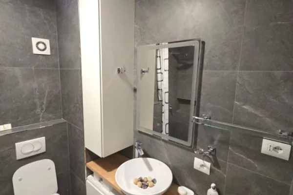 Shtepi me qera Apartament ne Tirane, 2+1, Mobilimi E mobiluar, Pagesa 50,000  Leke.