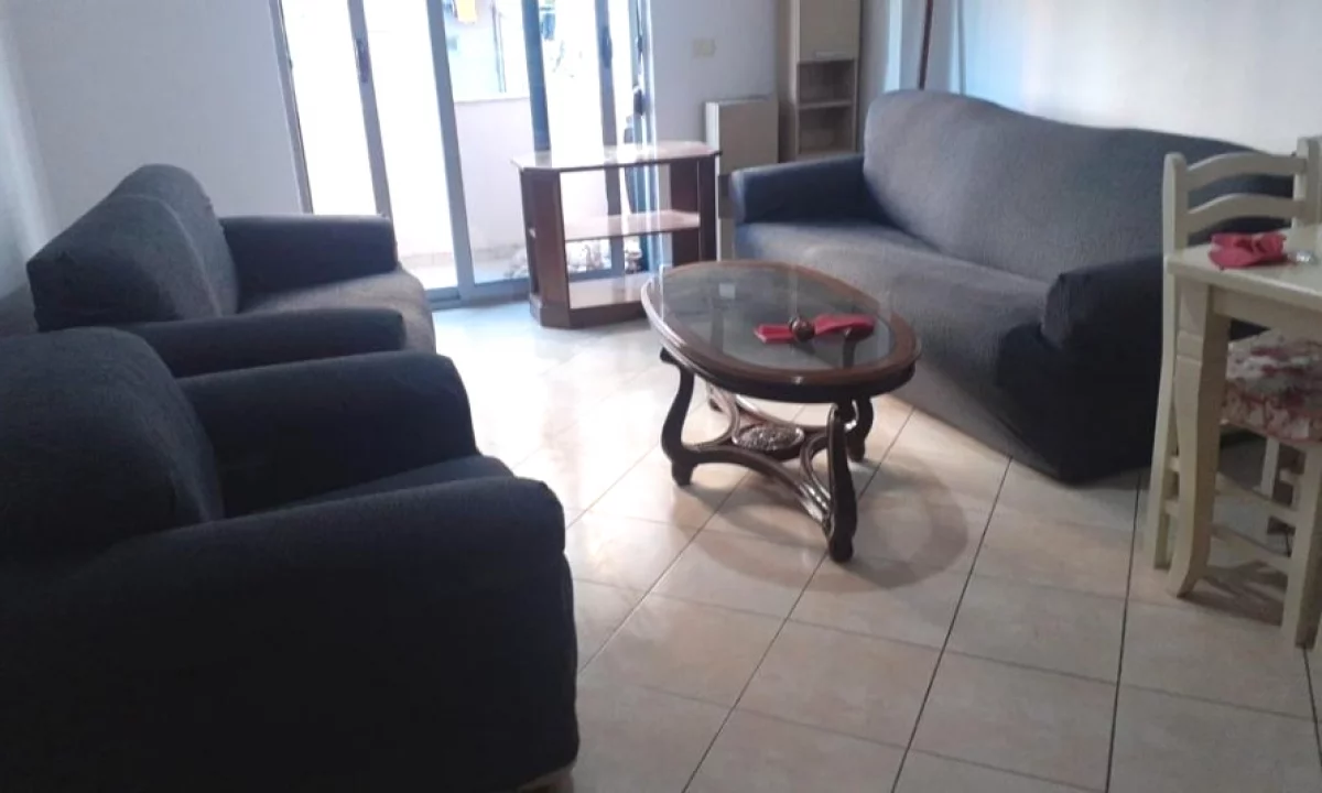 Shtepi me qera Apartament ne Tirane, 1+1, Mobilimi E mobiluar, Pagesa 35,000  Leke.