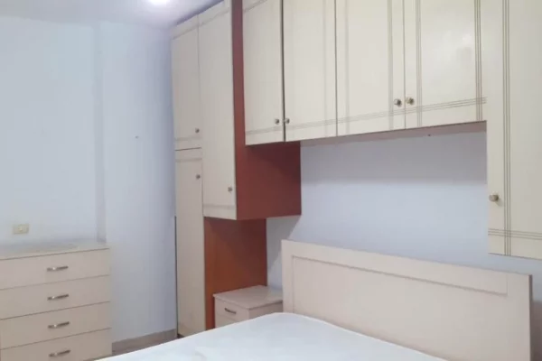 Shtepi me qera Apartament ne Tirane, 1+1, Mobilimi E mobiluar, Pagesa 35,000  Leke.