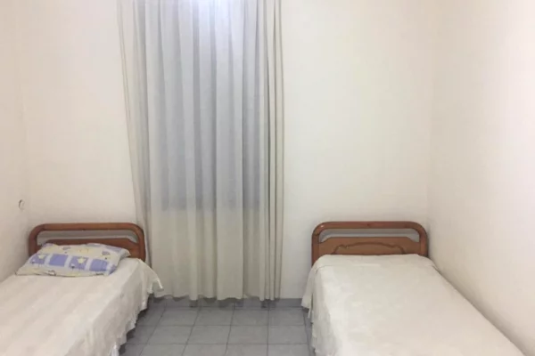 Shtepi me qera Apartament ne Tirane, 1+1, Mobilimi E mobiluar, Pagesa 650  Euro.