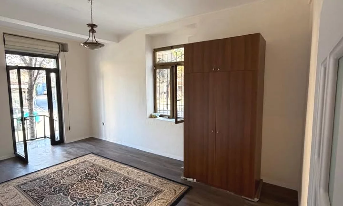 Jepet me qera dyqan tek Rruga e Dibres