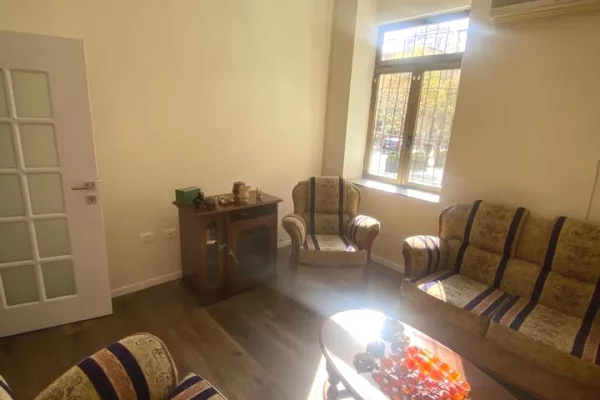 Ambient biznesi me qera 1+1 ne Tirane - 120,000 Leke