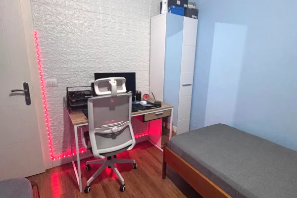 Shtepi me qera Apartament ne Tirane, 2+1, Mobilimi Bosh, pa mobiluar, Pagesa 900  Euro.