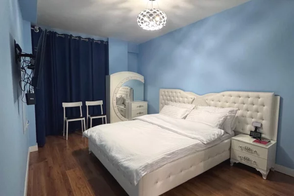 Shtepi me qera Apartament ne Tirane, 2+1, Mobilimi Bosh, pa mobiluar, Pagesa 900  Euro.