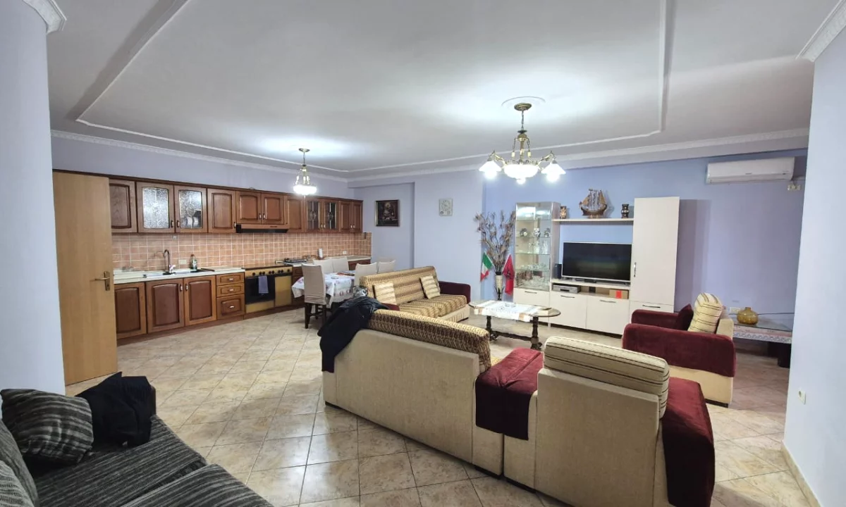 Shtepi me qera Apartament ne Tirane, 2+1, Mobilimi E mobiluar, Pagesa 65,000  Leke.