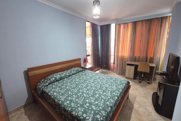 Shtepi me qera Apartament ne Tirane, 2+1, Mobilimi E mobiluar, Pagesa 65,000  Leke.