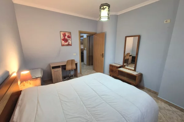 Shtepi me qera Apartament ne Tirane, 2+1, Mobilimi E mobiluar, Pagesa 65,000  Leke.