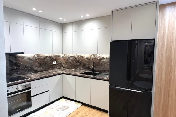 Appartamento in vendita a Tirana 2+1, Arredato