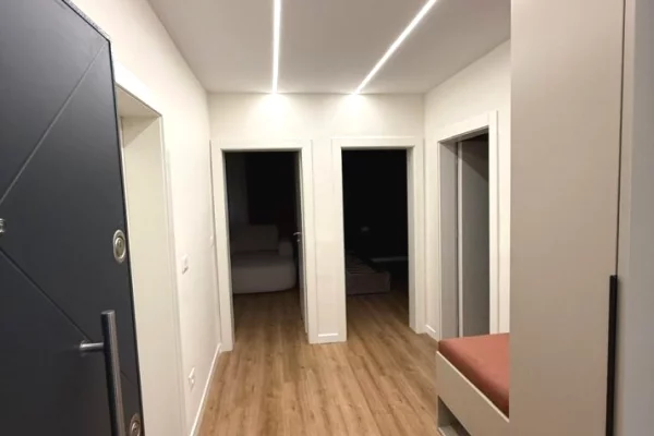 Appartamento in affitto a Tirana 2+1, Arredato