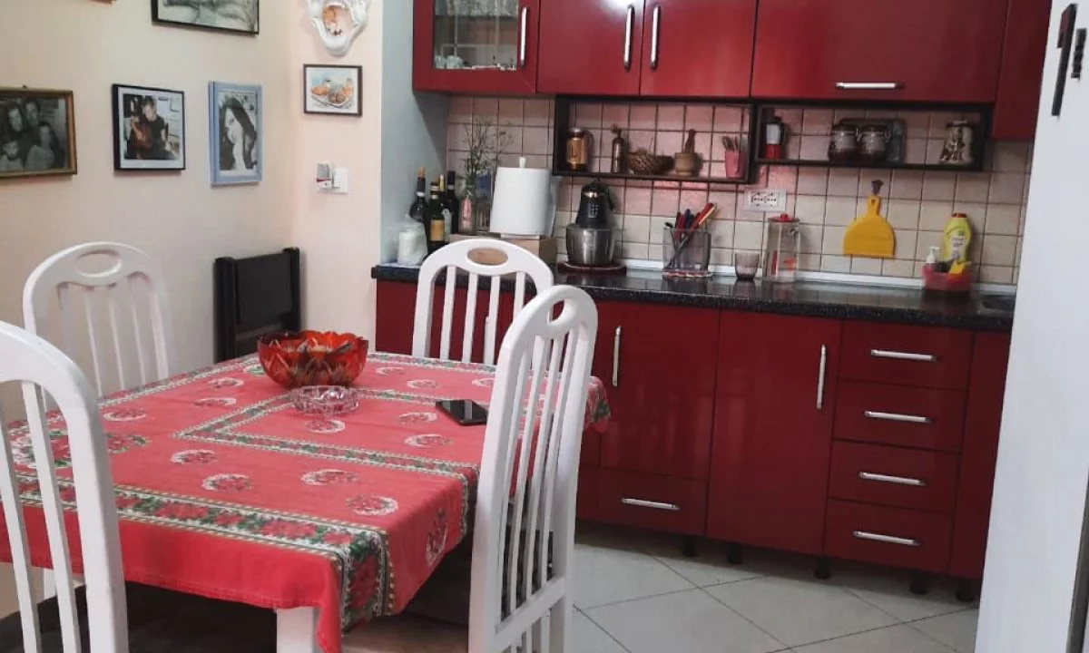 Shtepi ne shitje Apartament ne Tirane, 2+1, Mobilimi Bosh, pa mobiluar, Pagesa 195,000  Euro.