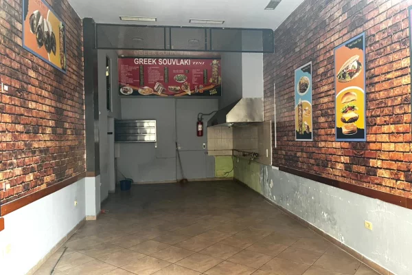 Jepet me qera dyqan ne Astir