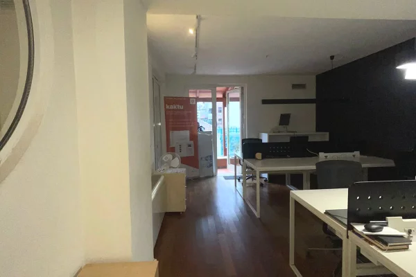 Shtepi ne shitje Apartament ne Tirane, 3+1, Mobilimi E mobiluar, Pagesa 470,000  Euro.