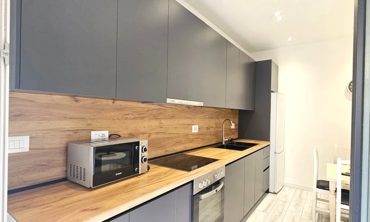 Shtepi me qera Apartament ne Tirane, 2+1, Mobilimi E mobiluar, Pagesa 40,000  Leke.