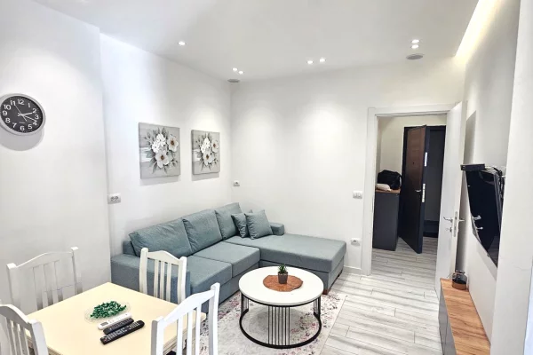 Shtepi me qera Apartament ne Tirane, 2+1, Mobilimi E mobiluar, Pagesa 40,000  Leke.