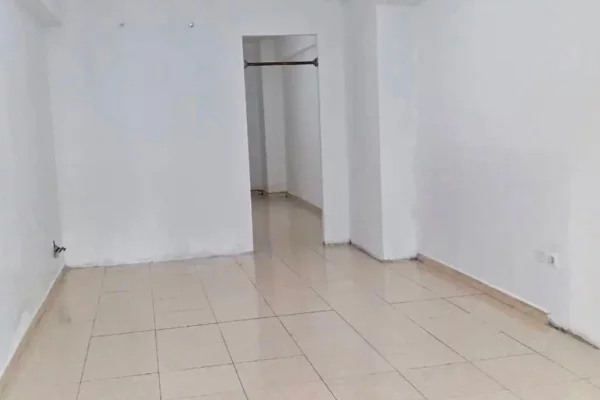 Jepet me qera dyqan tek Nesharkau.