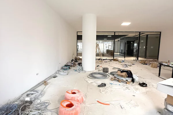 Jepet me qera Ambient komercial tek Mine Peza Golden Tower