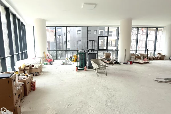 Jepet me qera Ambient komercial tek Mine Peza Golden Tower