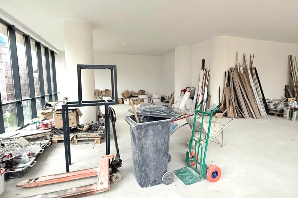 Shitet Ambient komercial tek Mine Peza Golden Tower