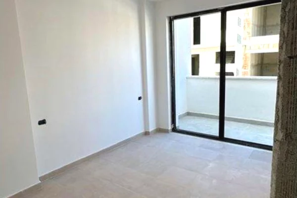 Appartamento in vendita a Durazzo 2+1, Vuoto