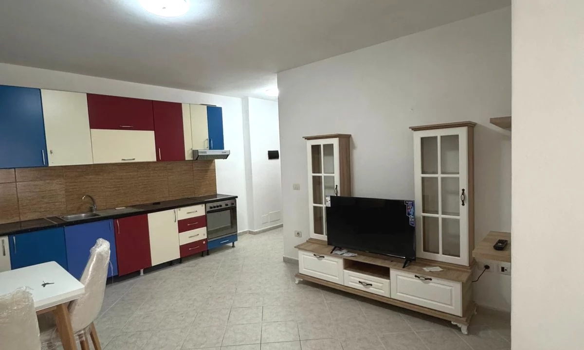Appartamento in affitto a Tirana 1+1, Arredato