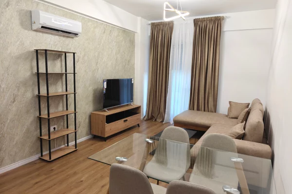 Shtepi me qera Apartament ne Tirane, 1+1, Mobilimi E mobiluar, Pagesa 45,000  Leke.