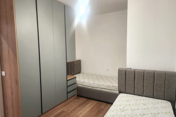 Shtepi me qera Apartament ne Tirane, 2+1, Mobilimi E mobiluar, Pagesa 600  Euro.