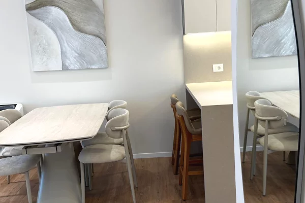 Shtepi me qera Apartament ne Tirane, 2+1, Mobilimi E mobiluar, Pagesa 1,900  Euro.