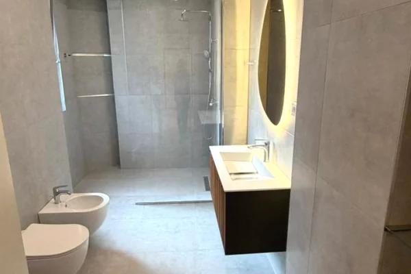 Shtepi me qera Apartament ne Tirane, 2+1, Mobilimi E mobiluar, Pagesa 1,900  Euro.