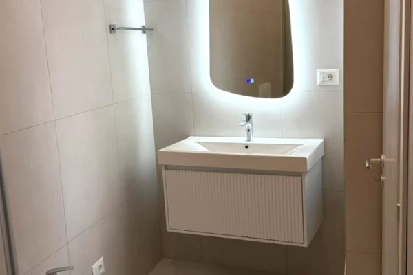 Shtepi me qera Apartament ne Tirane, 2+1, Mobilimi E mobiluar, Pagesa 1,900  Euro.