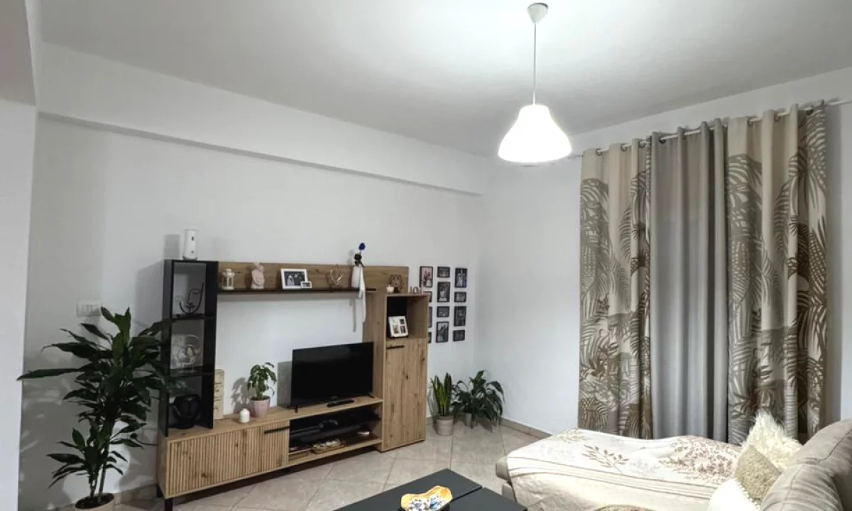 Shtepi me qera Shtepi Private ne Tirane, 1+1, Mobilimi E mobiluar, Pagesa 42,000  Leke.