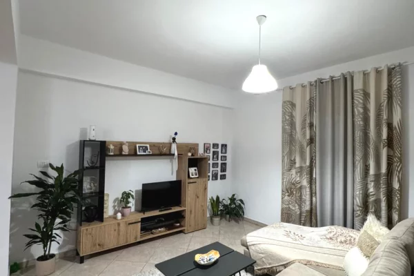 Jepet shtepit me qera Ne Astir