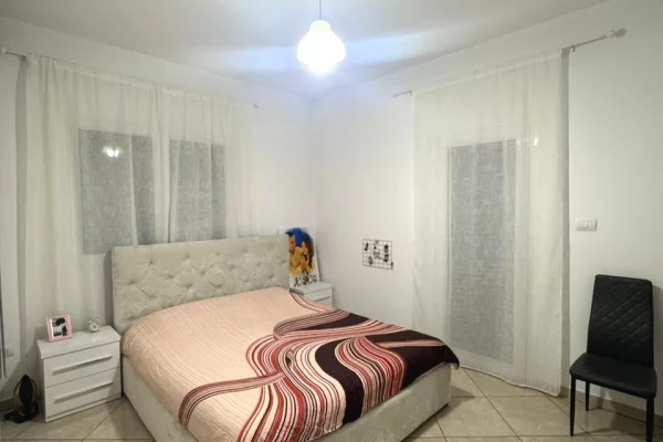 Shtepi me qera Shtepi Private ne Tirane, 1+1, Mobilimi E mobiluar, Pagesa 42,000  Leke.